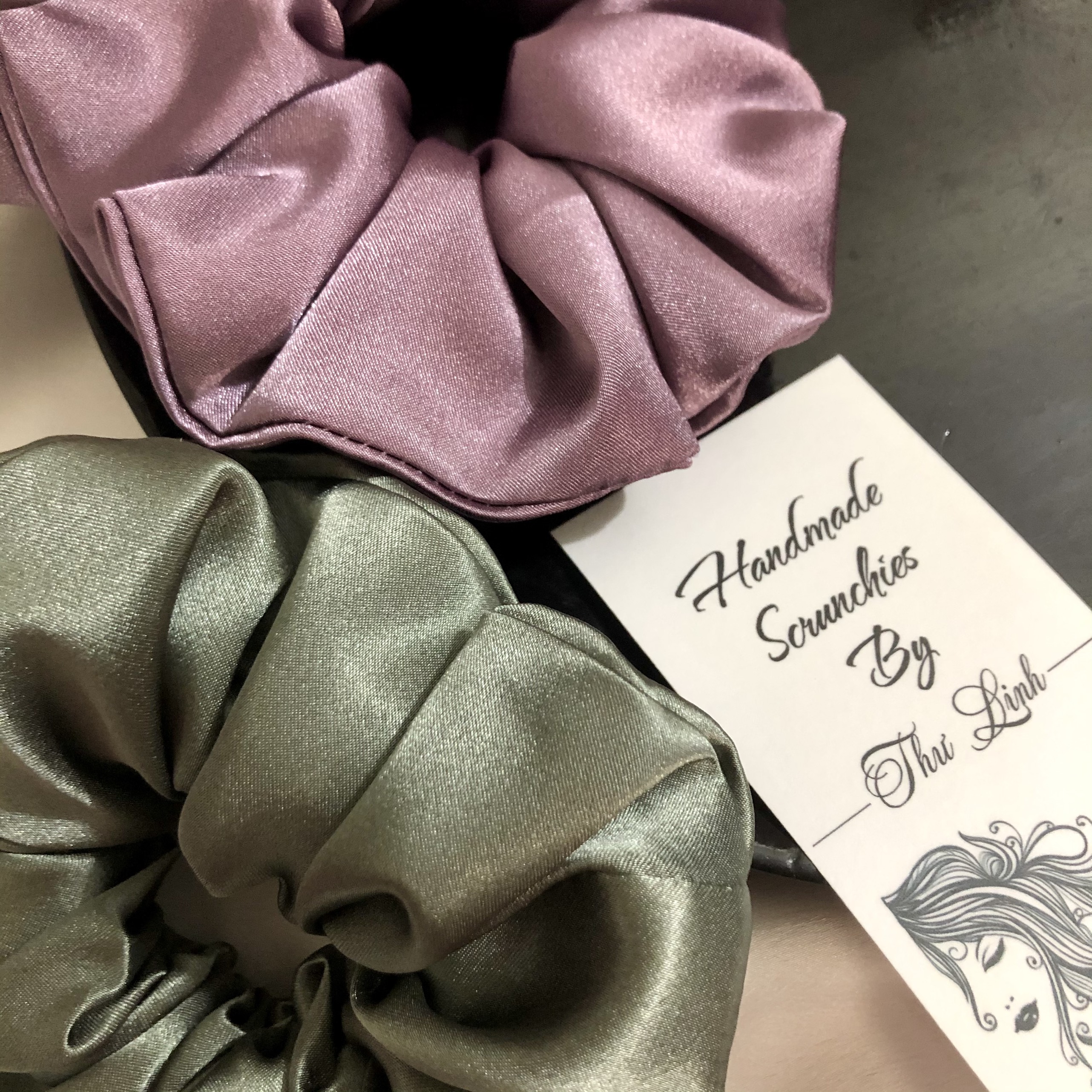 Dây buộc tóc, cột tóc vải Scrunchies từ lụa satin, sang trọng phong cách Hàn Quốc _ Scrunchies thiết kế cao cấp