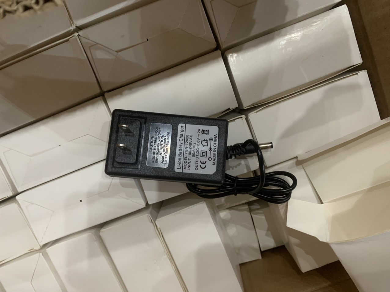 Sạc 3s 2a 12,6v sạc quạt tích, điện máy khoan, sạc pin lithium hàng loại 1 bao đủ 2a vỏ hộp giấy