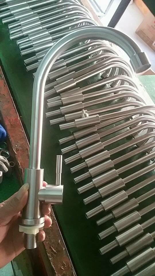 Vòi rửa chén lạnh inox sus304, vòi rửa bát lạnh inox sus 304 - vòi rửa chén ống 18 - xoay 360 độ - thietbigiadung.sg