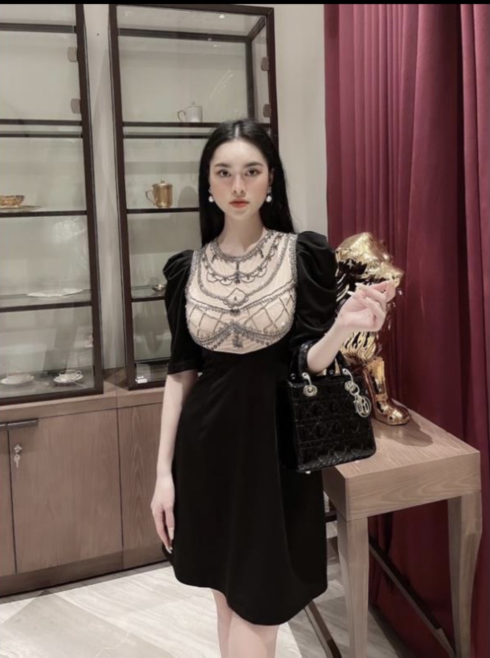 Váy đính đá thủ công cao cấp