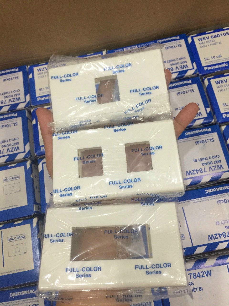 Mặt nạ ổ điện Panasonic WIDE - Mặt nạ âm tường