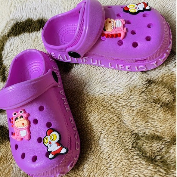 Dép Sục Cho Bé - Dép Cross Kèm Sticker Bé Trai Và Bé Gái - Dép Siêu Nhẹ Bé 1=5 Tuổi