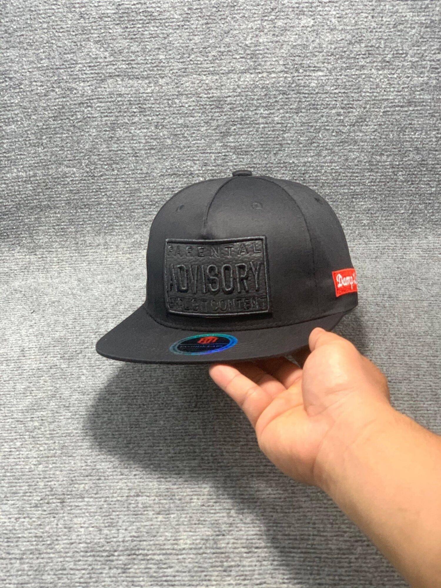 Nón hiphop phối logo mạc vuông cực chất