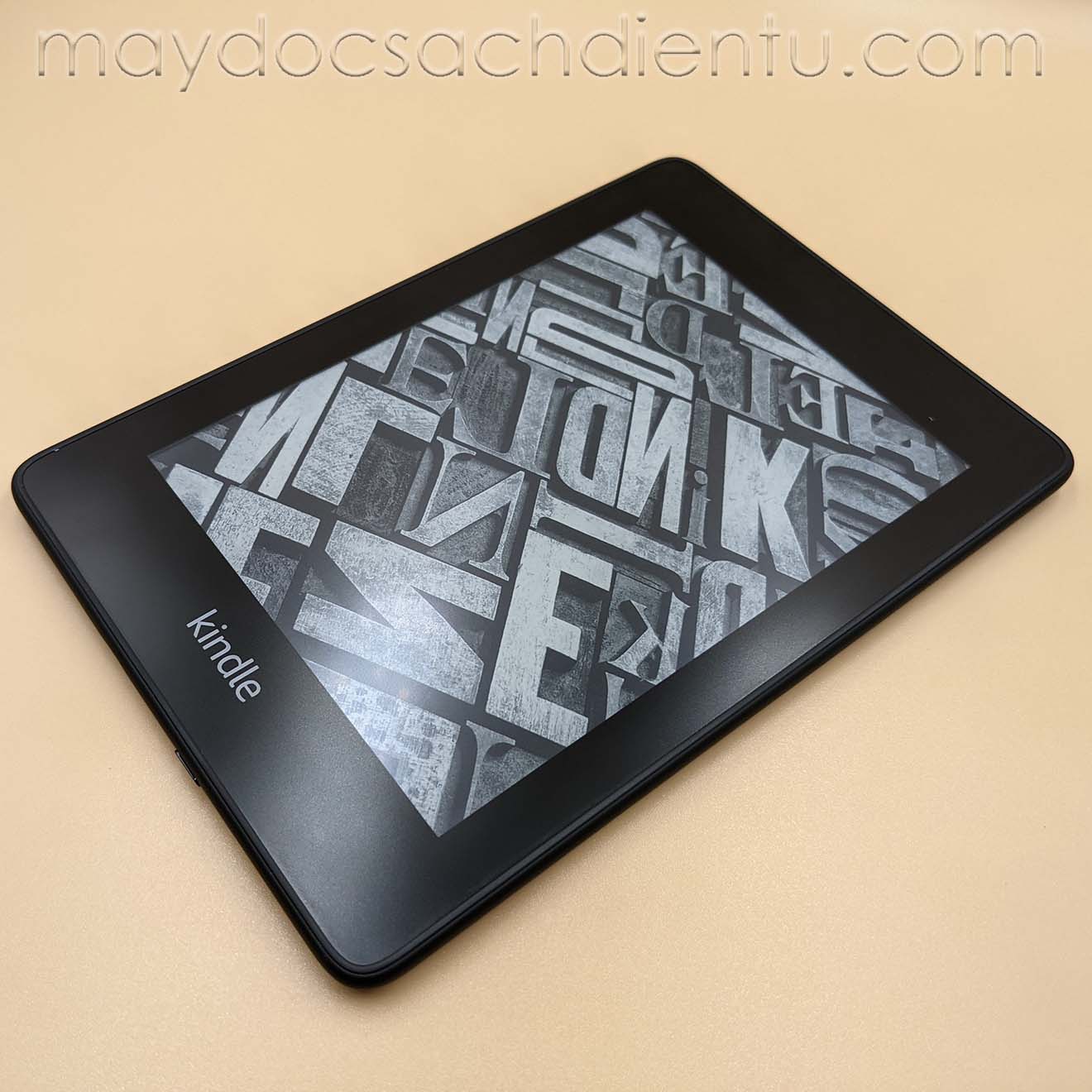 Máy đọc sách Kindle Paperwhite 4 2019 (10th) kháng nước, màn hình 6 inch 300 ppi có đèn nền, kết nối wifi, sách nói Audible, chế độ đảo ngược màu