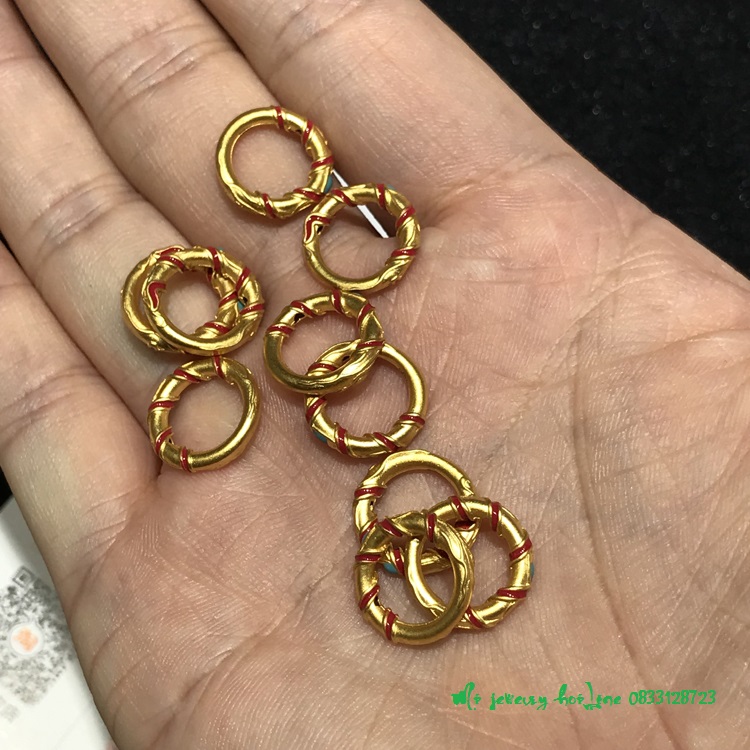 Charm Vòng tròn vũ trụ vàng 24k