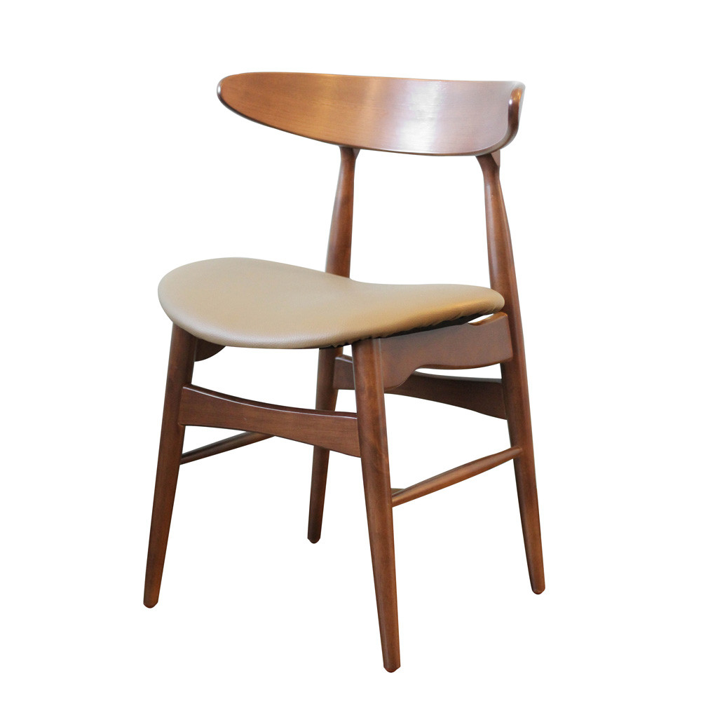 Ghế LUNAR được thiết kế bởi nhà tạo mẫu nội thất người Đan Mạch Hans J. Wegner. Thiết kế của ông luôn được tạo trên một bộ khung vững chắc, kỹ thuật gia công hoàn hảo với mục đích cuối cùng là mang đến cảm giác thoải mái nhất khi sử dụng