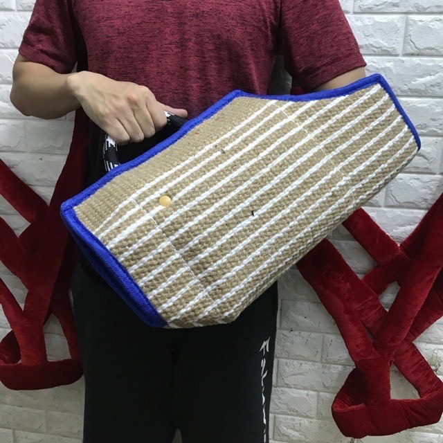 Dụng cụ huấn luyện chó malinois Bao tay huấn luyện cho chó nửa tay