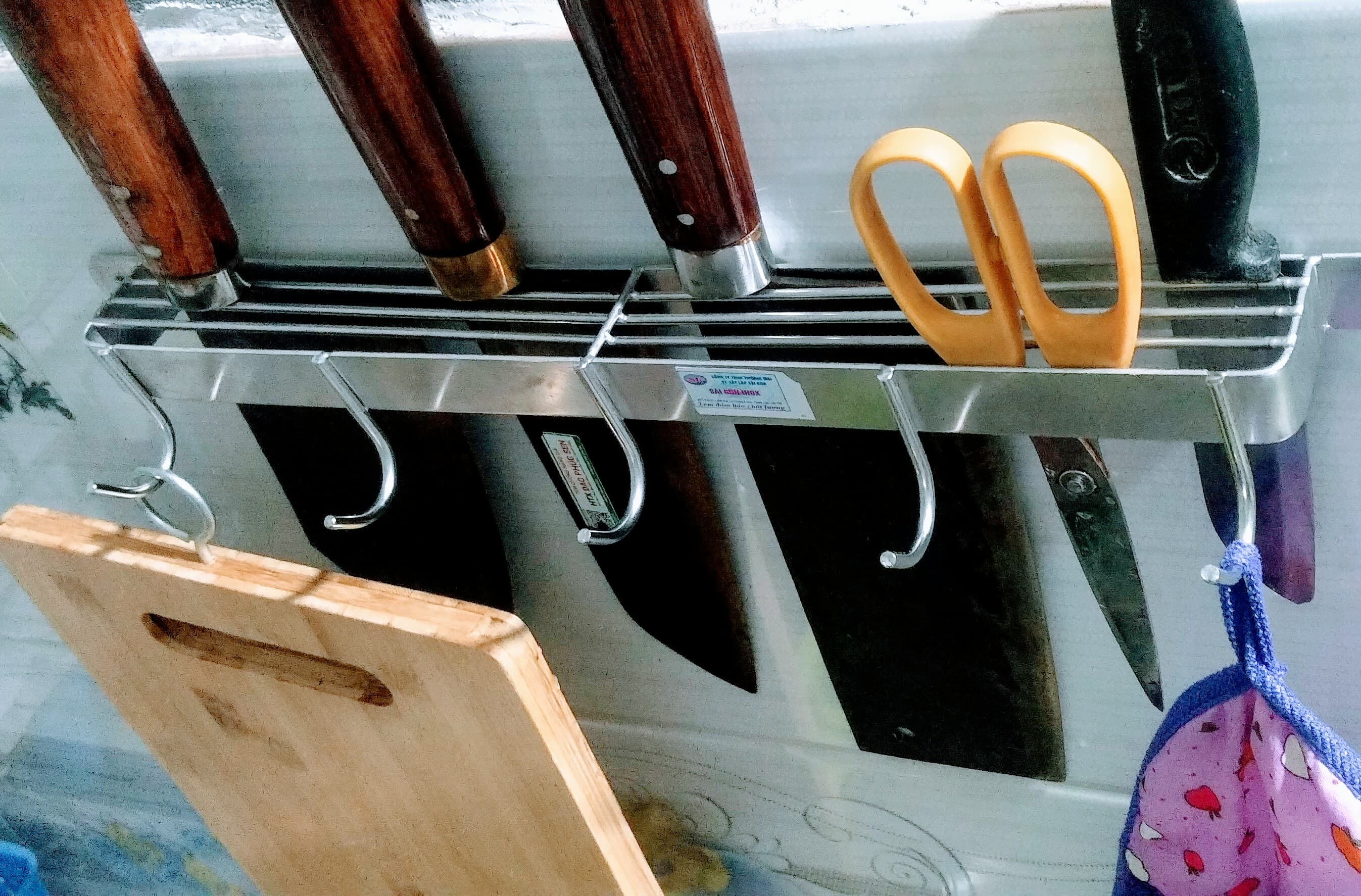 cài cắm dao kéo, treo khăn thớt inox (dài 45cm) ẢNH GỐC SẢN PHẨM CHÍNH HÃNG CỦA SHOP