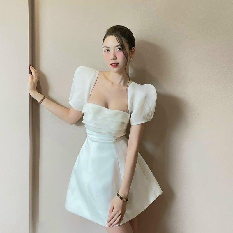 Đầm tiệc tay phồng cổ vuông phối voan
