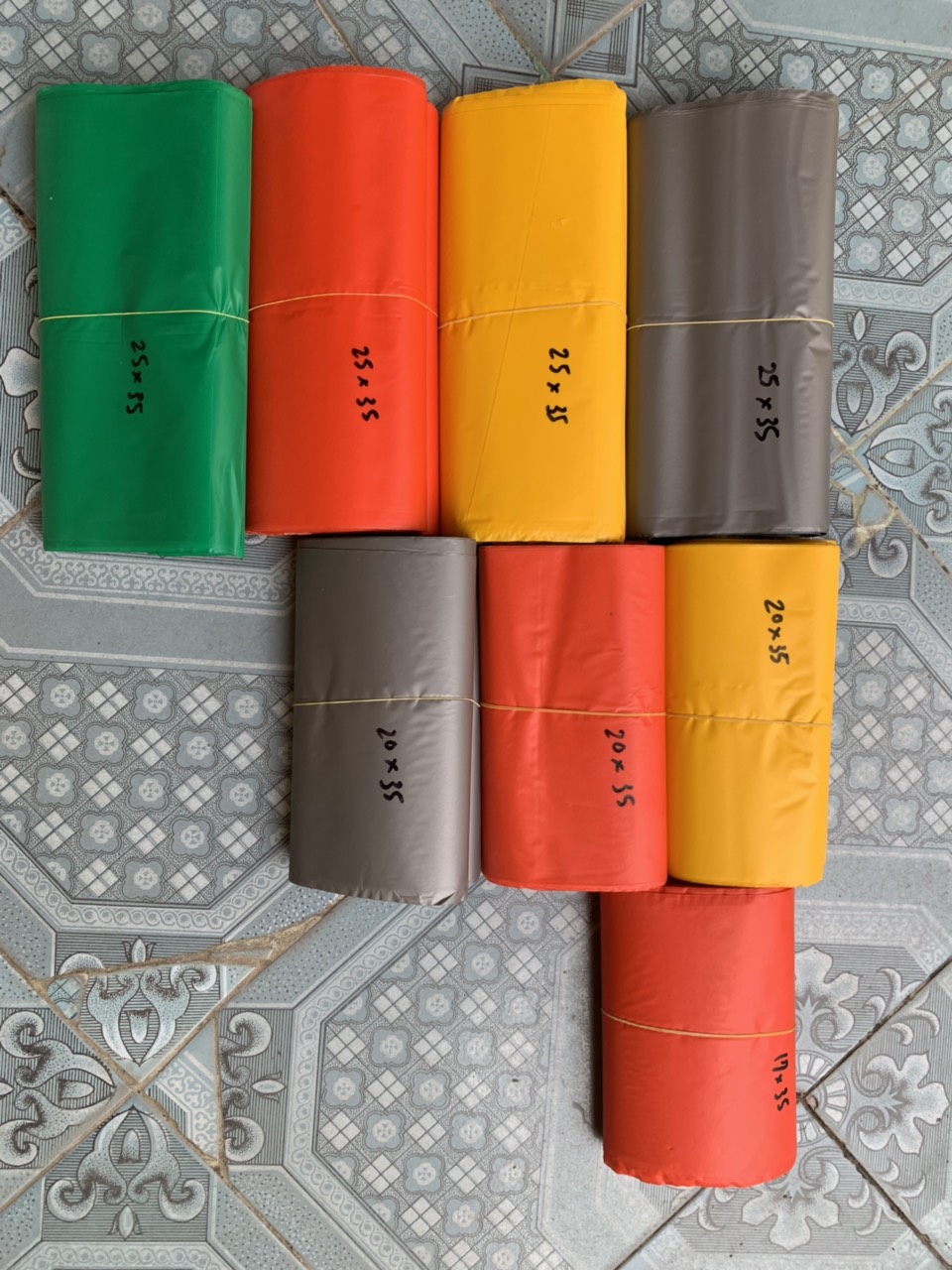 Cuộn 100 tờ Size 25*35-Túi niêm phong dán miệng, túi đóng hàng, túi gói hàng online