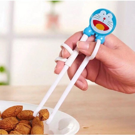 Đũa ăn dặm, đũa tập ăn hình Doremon tạo sự thích thú cho bé, hàng xuất Nhật