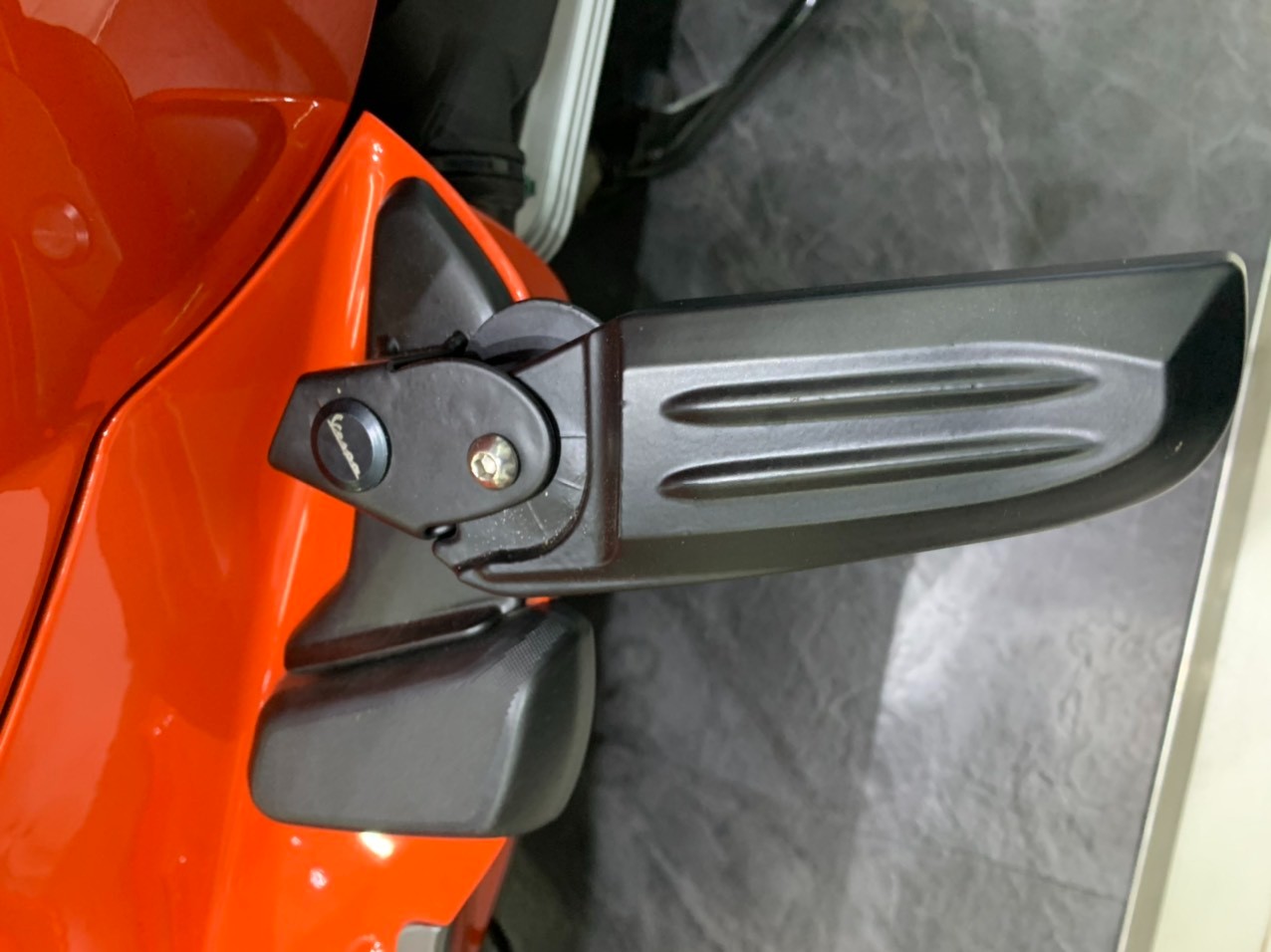 Gác chân Vespa Sprint/Primavera