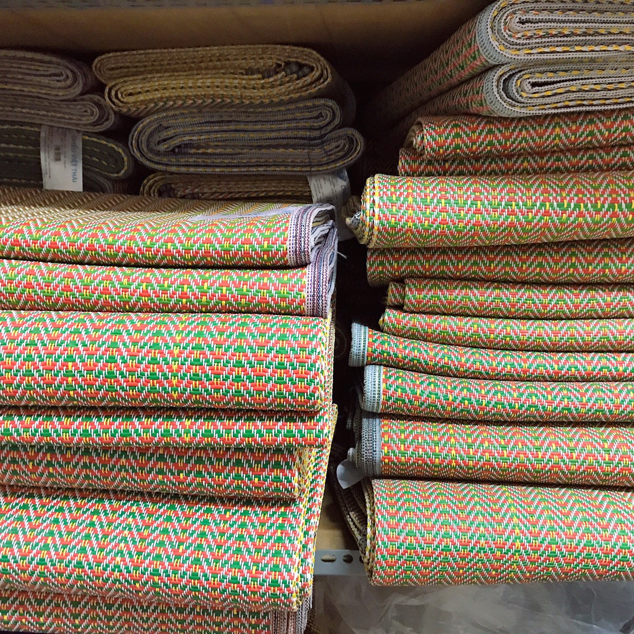 Chiếu nhựa đan gấp gọn chắc chắn, chiếu dùng du lịch, tiệc kích thước rộng 160cm dài 200cm