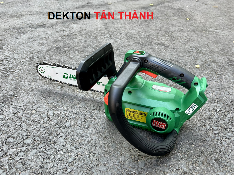Máy Cưa Xích Dùng Pin Dekton M21-CX12BL / Lưỡi 12inch (30cm) / Bơm dầu tự động CX12BL / Tặng đèn