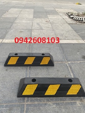 cục chặn bánh xe cao su, cục  Chặn lùi sau xe cao su 55cm