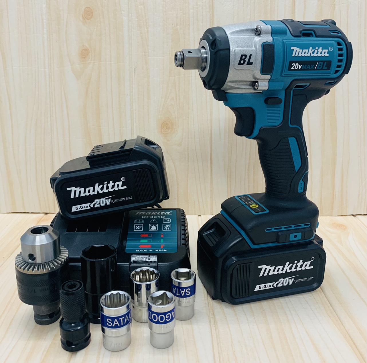 Máy siết bulong dùng pin không chổi than Makita lực siết 590NM - Tặng kèm 01 đầu chuyển bulong sang khoan + 01 đầu chuyển bắt vít + 05 đầu khẩu