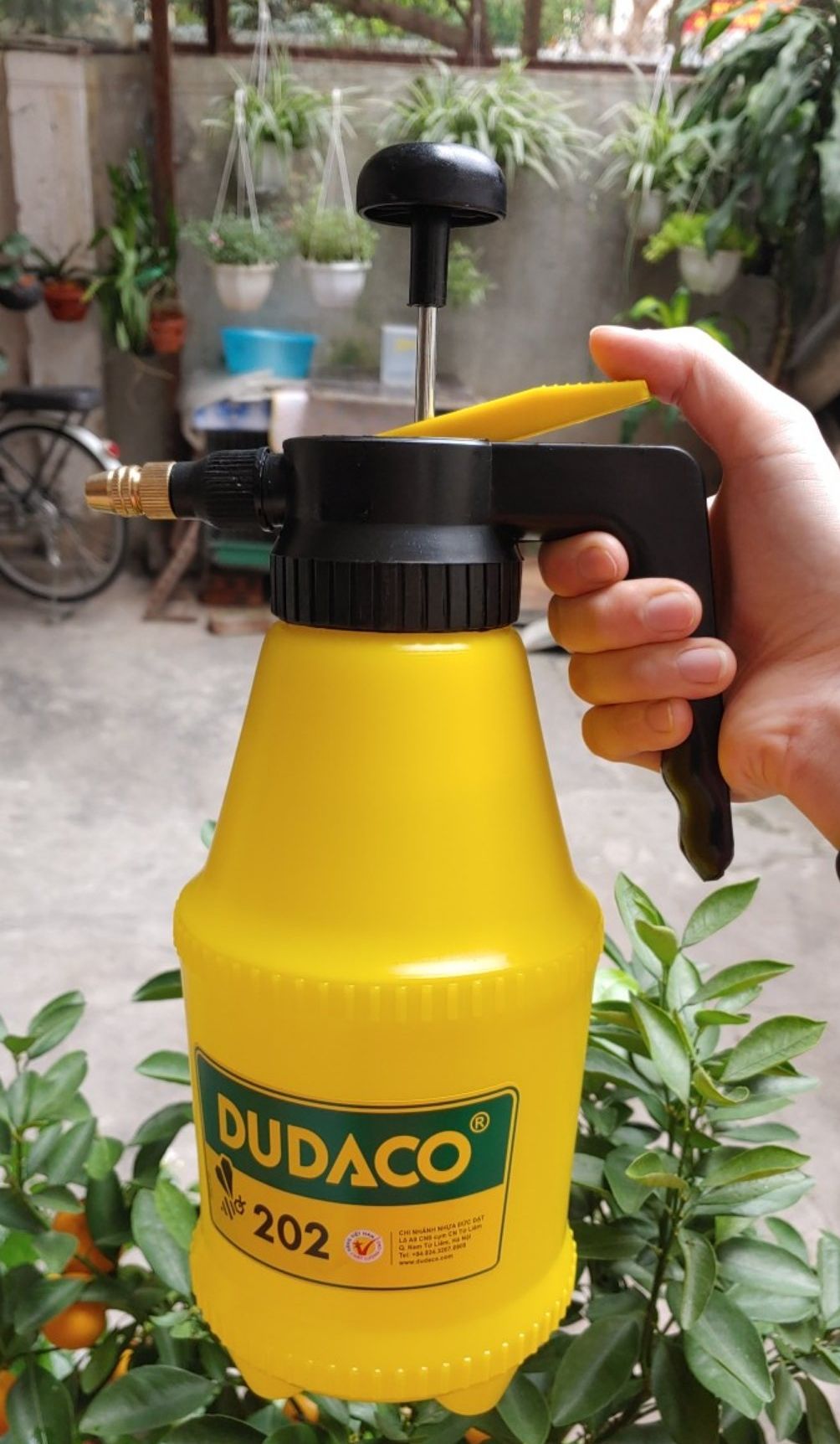 Bình tưới cây - bình xịt nước tưới cây dudaco 2l