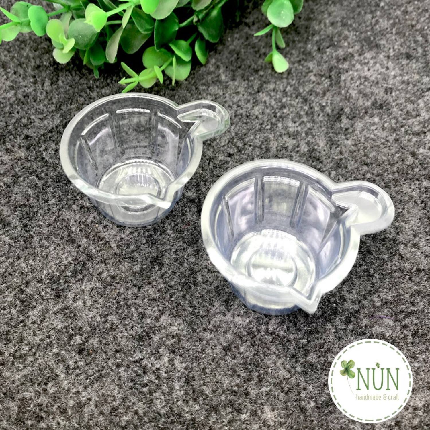Cốc nhựa dùng một lần để đong dung dịch