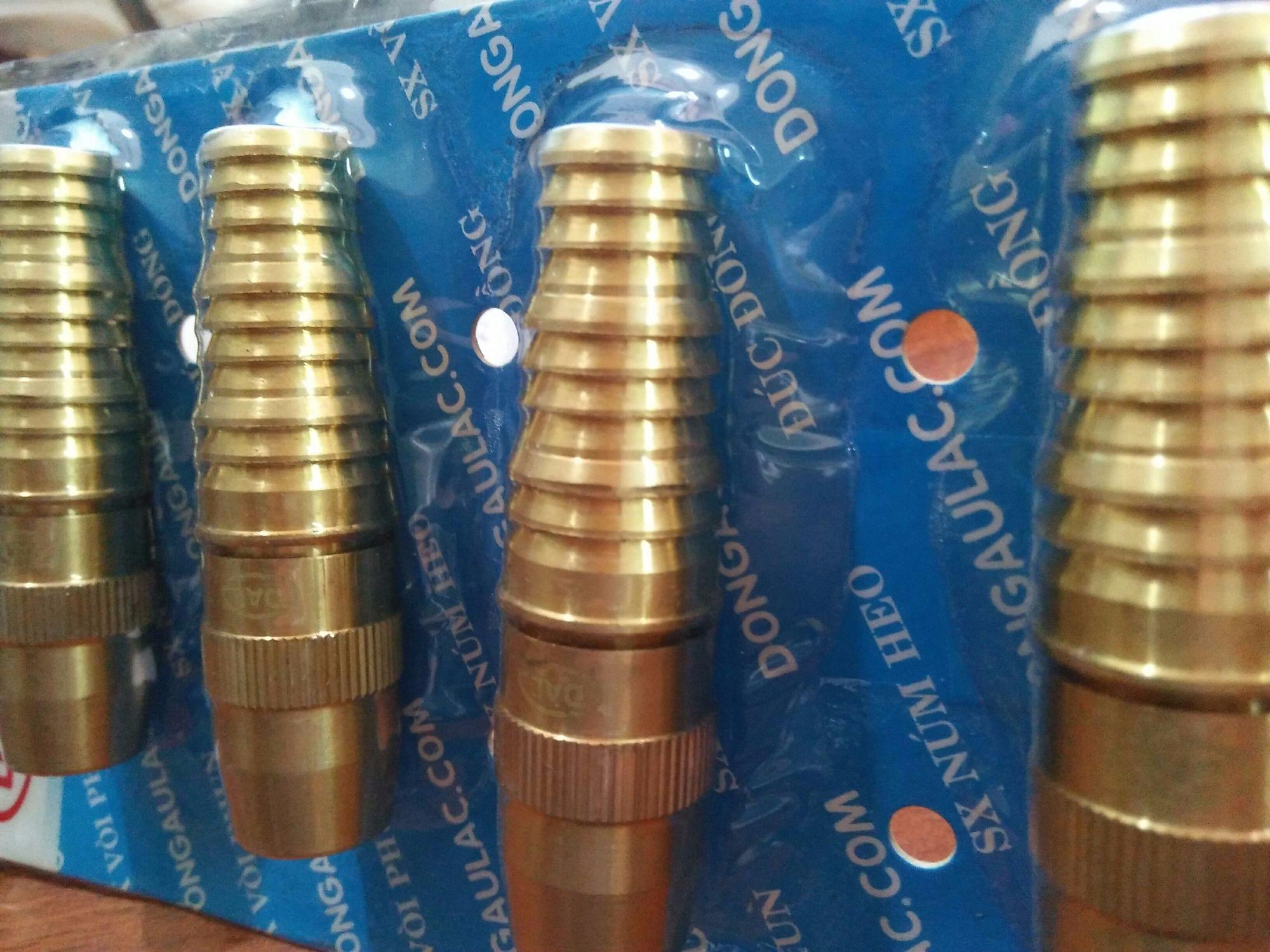 1 Chiếc Đầu vòi rửa xe,béc rửa xe, tưới cây bằng đồng điều chỉnh tia nước