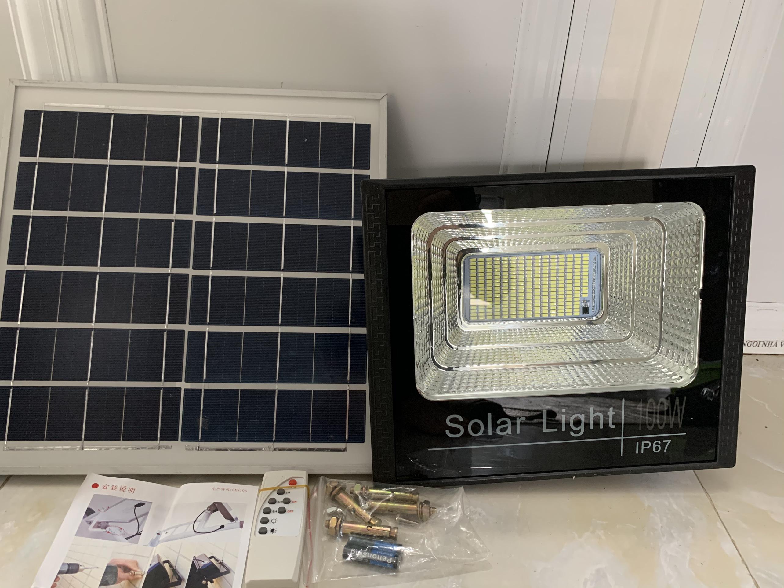[BH 1 Năm] ĐÈN NĂNG LƯỢNG MẶT TRỜI SOLAR LIGHT  công suất 100W công nghệ IP67 chống nước, chế độ bật tắt tự động, có điều khiển từ xa