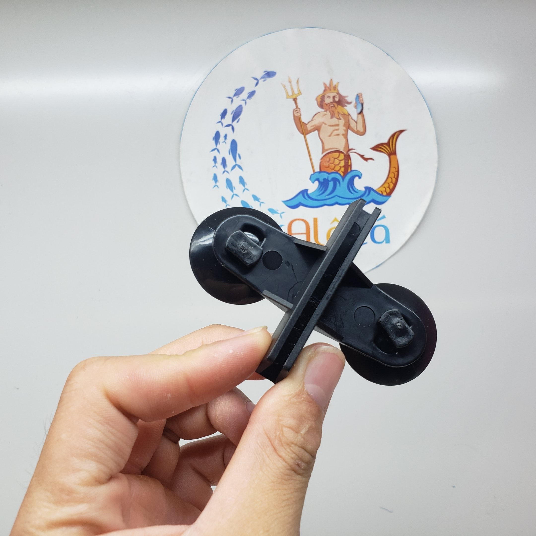 Chân hít kính giữ vách kính ngăn bể cá -Hít kẹp vách ngăn bể cá màu đen.