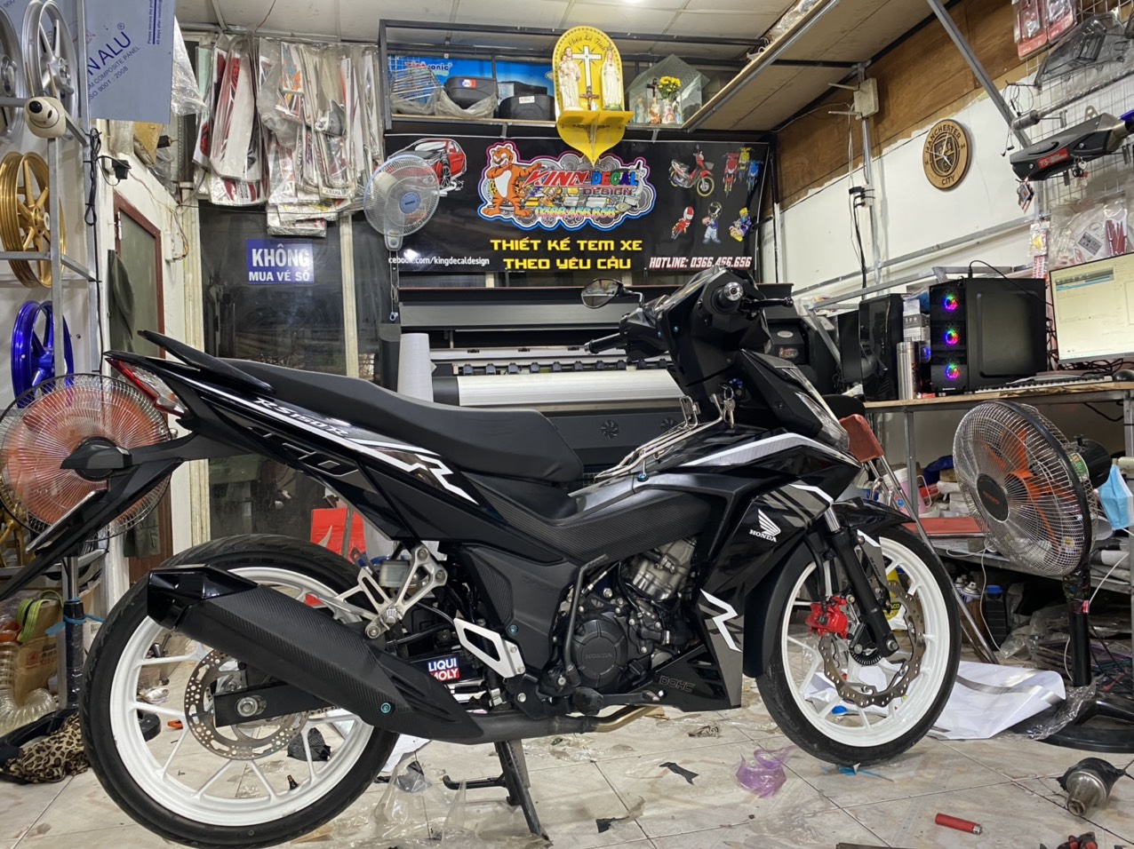 Tem Rời Winner mẫu RS150R màu đen trắng xám