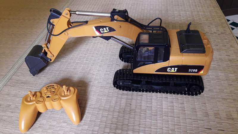 XE MÁY XÚC HUINA 550 BẢN NÂNG CẤP TRỤC VÍT VÀ CÔNG TẮC HÀNH TRÌNH