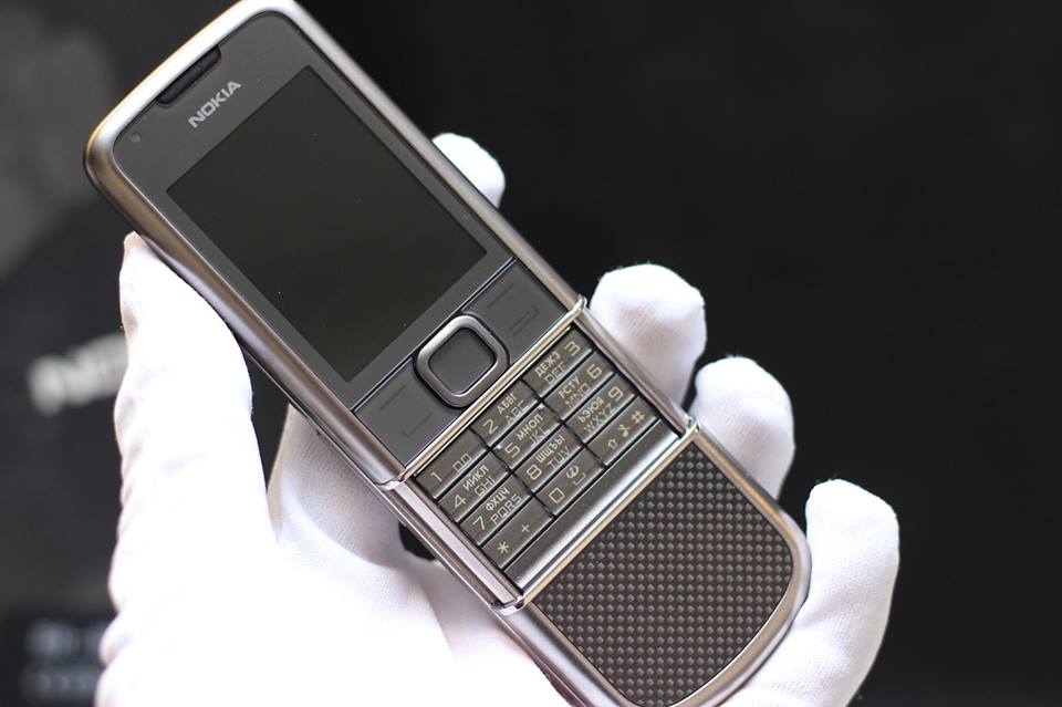 Điện thoại Nokia 8800 Carbon Arte không chỉ là một thiết bị điện tử thông thường, nó là biểu tượng của phong cách cổ điển và đẳng cấp. Nếu bạn yêu thích thiết kế tinh tế và chất lượng sản phẩm, bạn không thể bỏ qua hình ảnh chi tiết của chiếc điện thoại này.