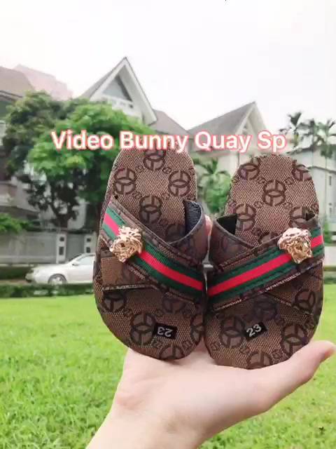Dép lê quai chéo phối viền kẻ năng động cho bé trai kb107