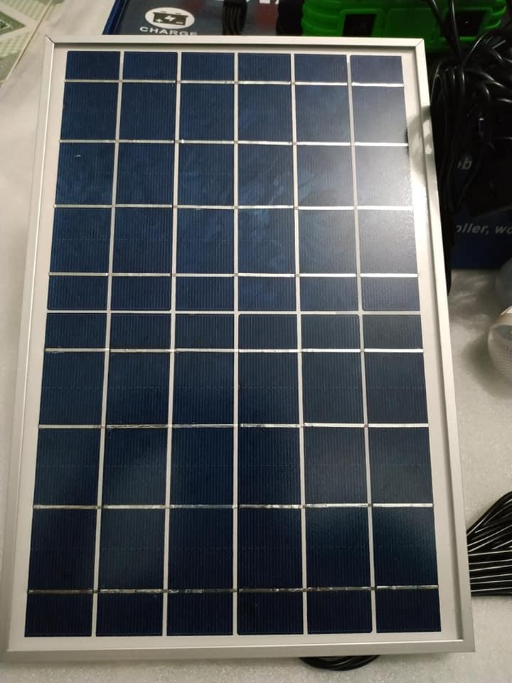 Bộ 2 tấm pin năng lượng mặt trời 100W solar panel Poly