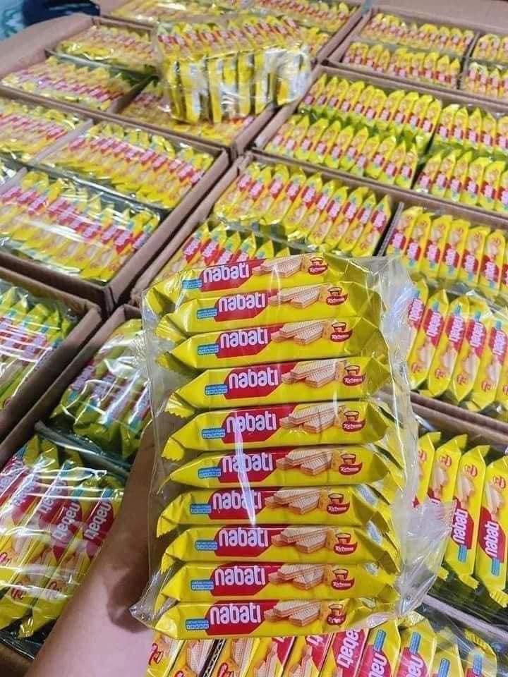 Lốc 10 gói bánh xốp Nabati vị phô mai 20g, vị socola 20g -