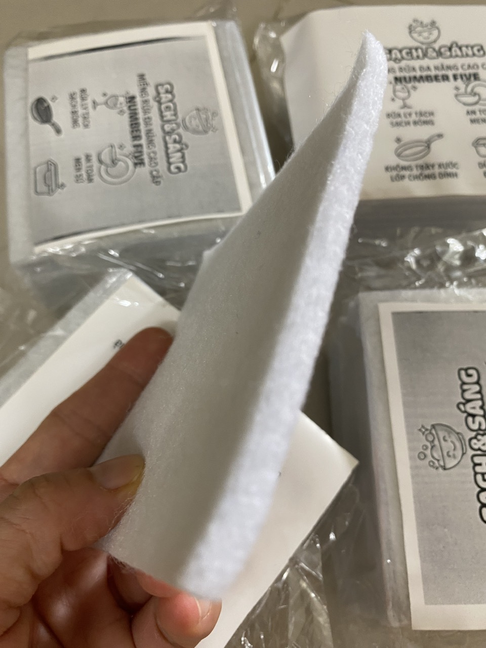 10 Miếng rửa chén làm bằng sợi tổng hợp - Làm sạch đồ nhựa, nồi chảo không dính mà không làm xước đồ dùng.