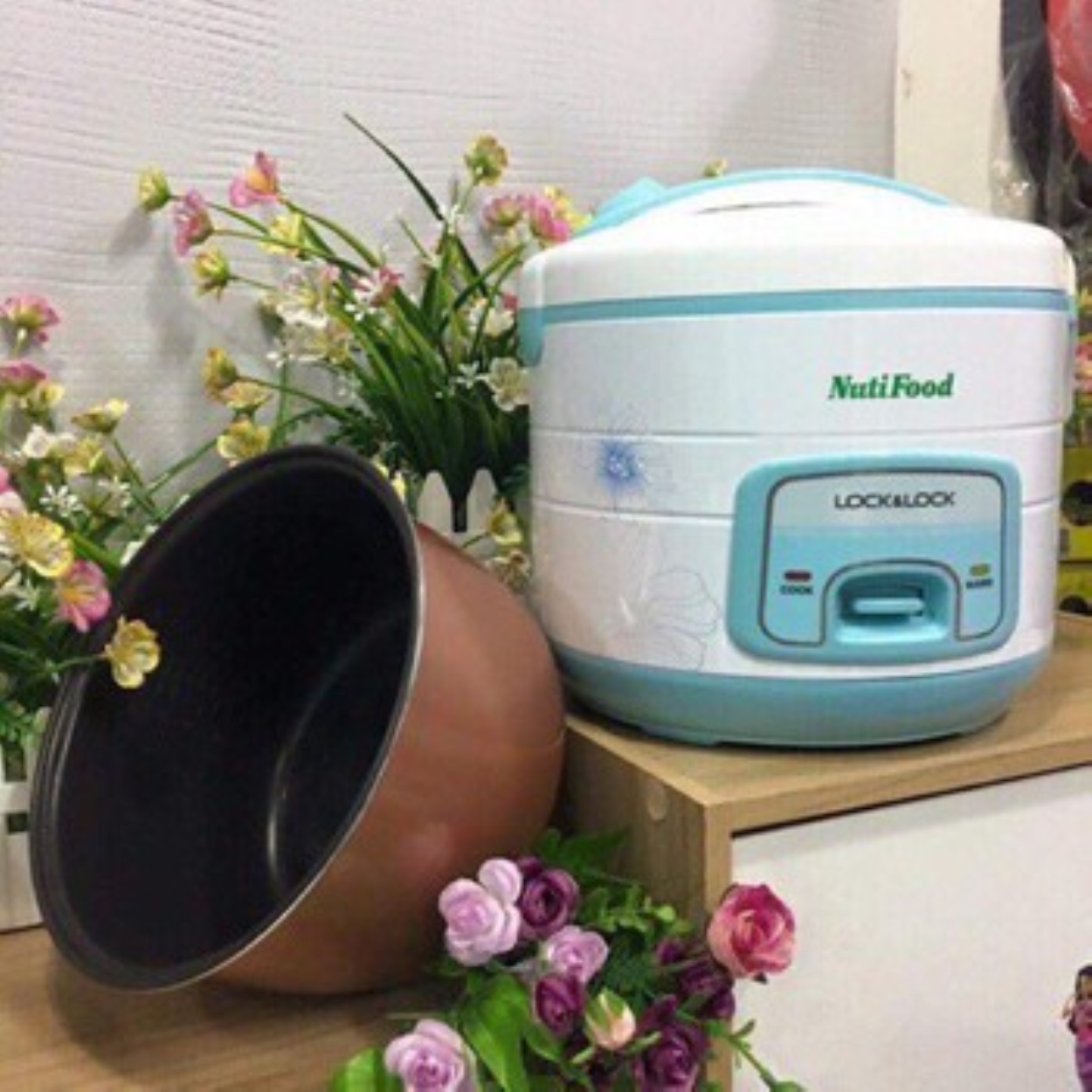 Nồi cơm điện lock and lock quà tặng từ nutifood