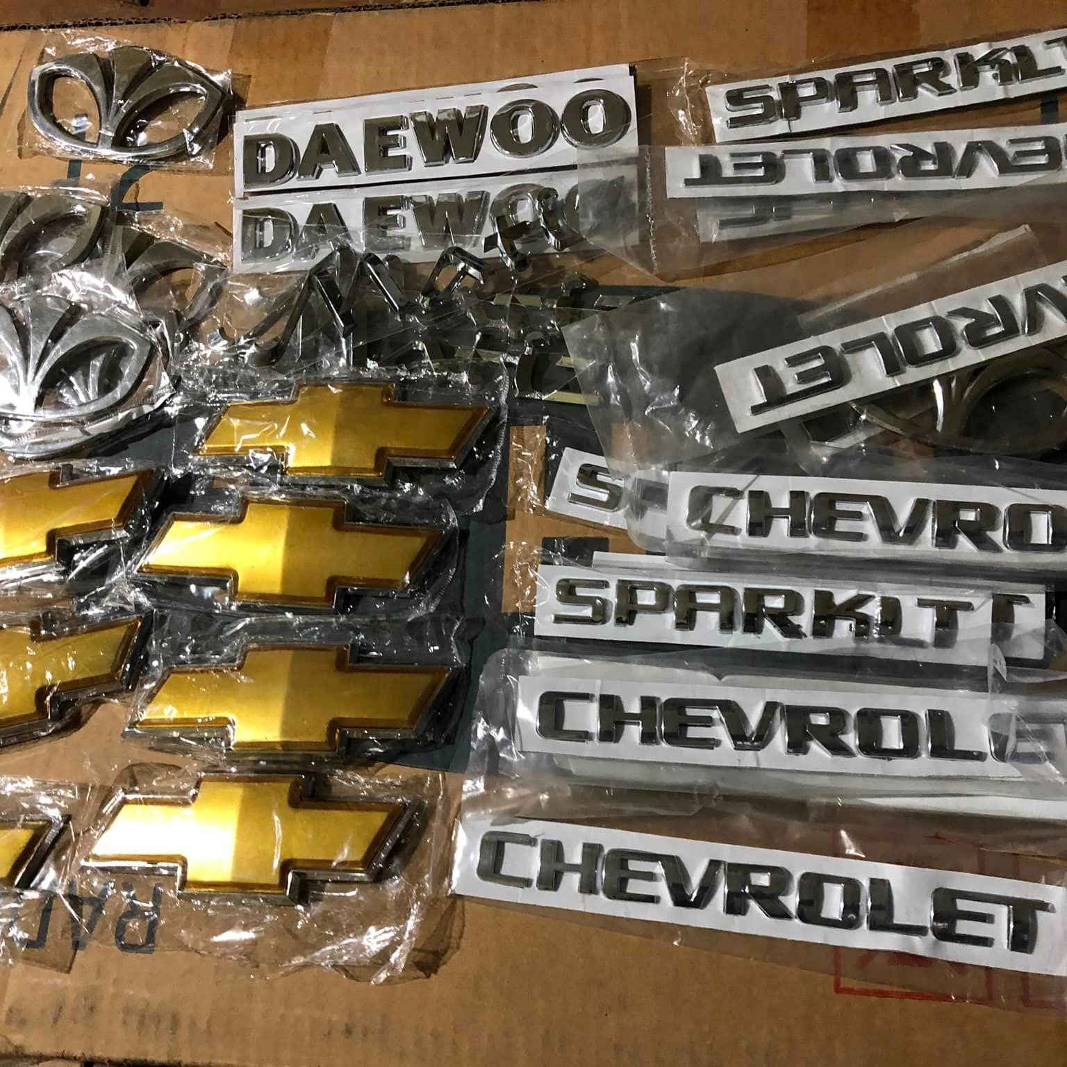 Chữ chevrolet spark dán đuôi xe