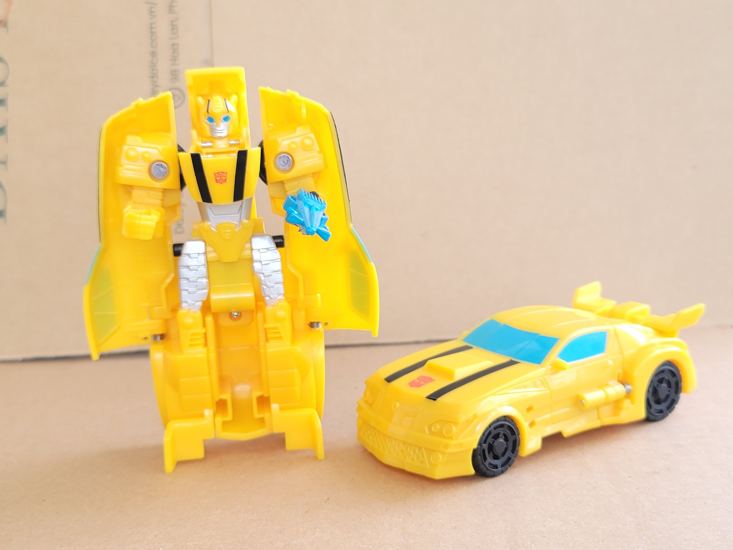 Robot biến hình Bumblebeexe Ô tô màu vàng ít bước cho bé
