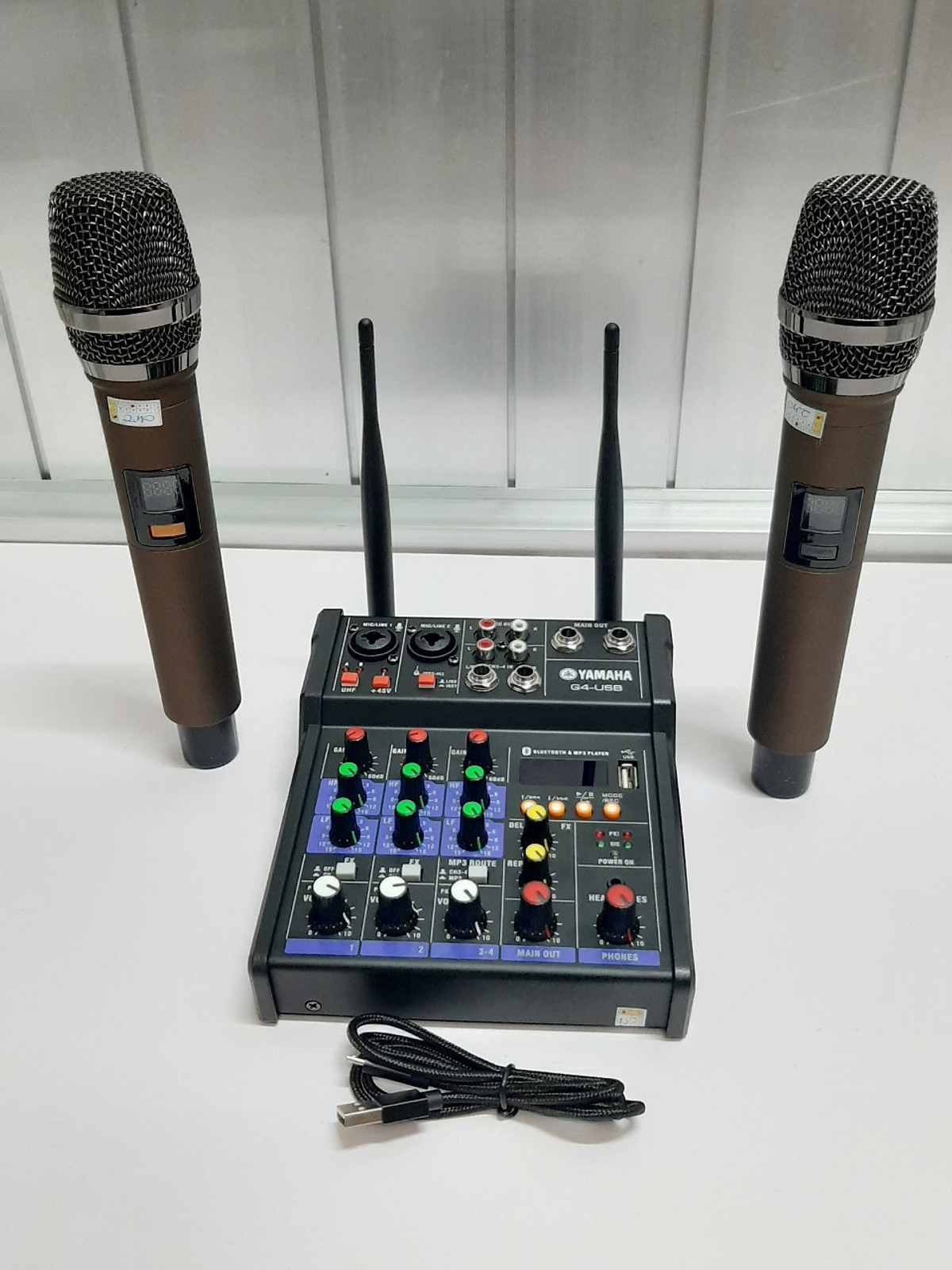 Bộ soundcard mixer bàn trộn mixer g4 usb - có bluetooth 5.0 – tặng kèm 2 micro không dây cao cấp, chuyên dùng livestream, karaoke gia đình - có màn hình led - kèm 2 micro không dây - dùng được cho loa kéo, loa ô tô, dàn karaoke gia đình, thu âm