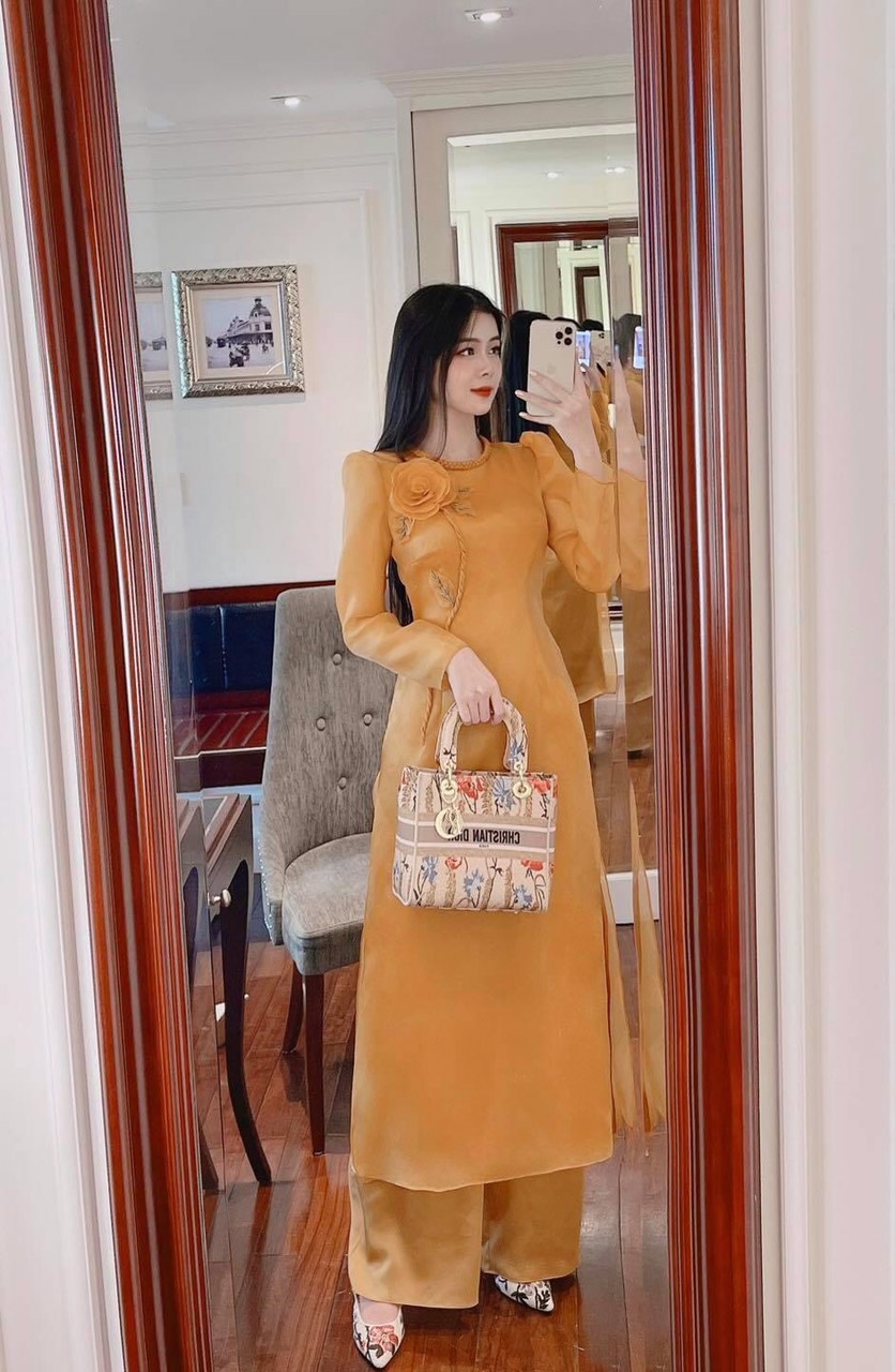 Áo dài voan tơ 4 tà màu vàng đính hoa nổi