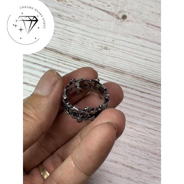 Nhẫn Unisex Chrome Heart Multi Cross bạc.
