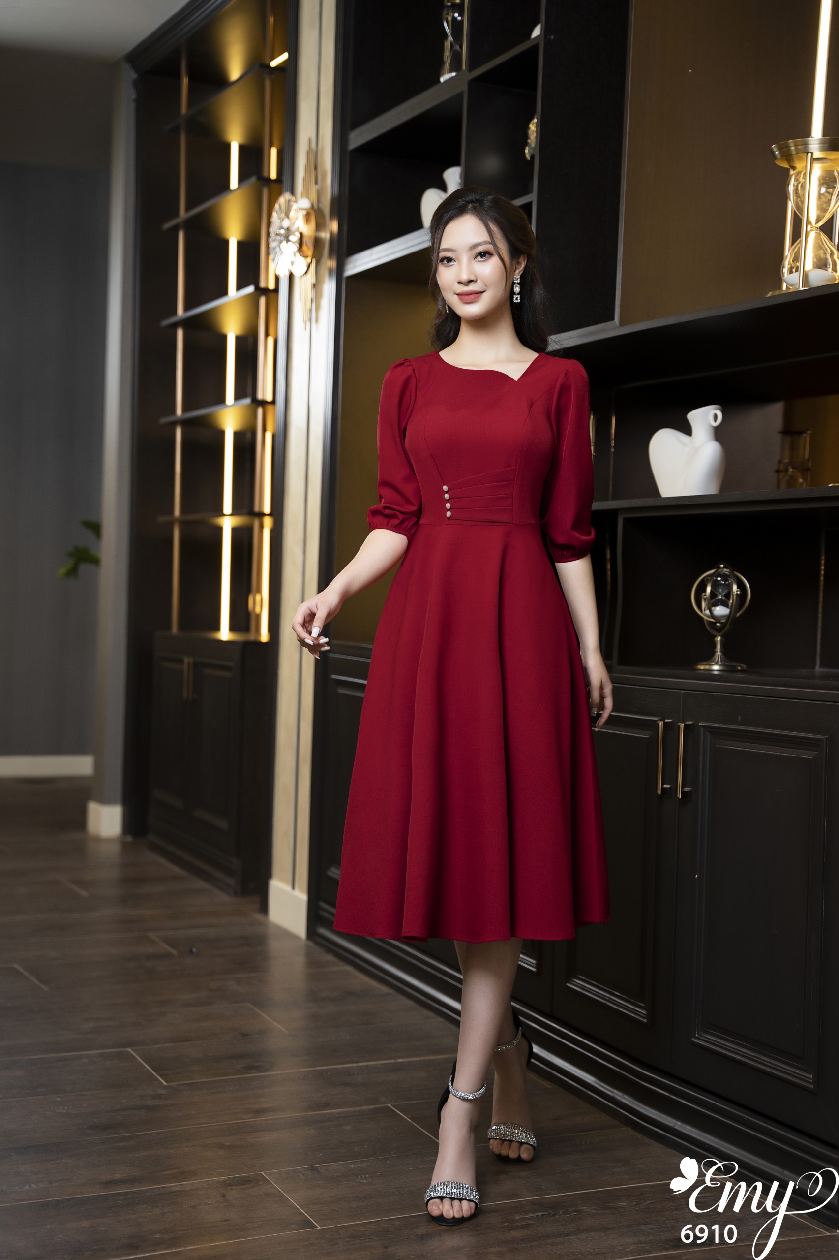 Đầm emy em6910 xoè đỏ cổ lệch