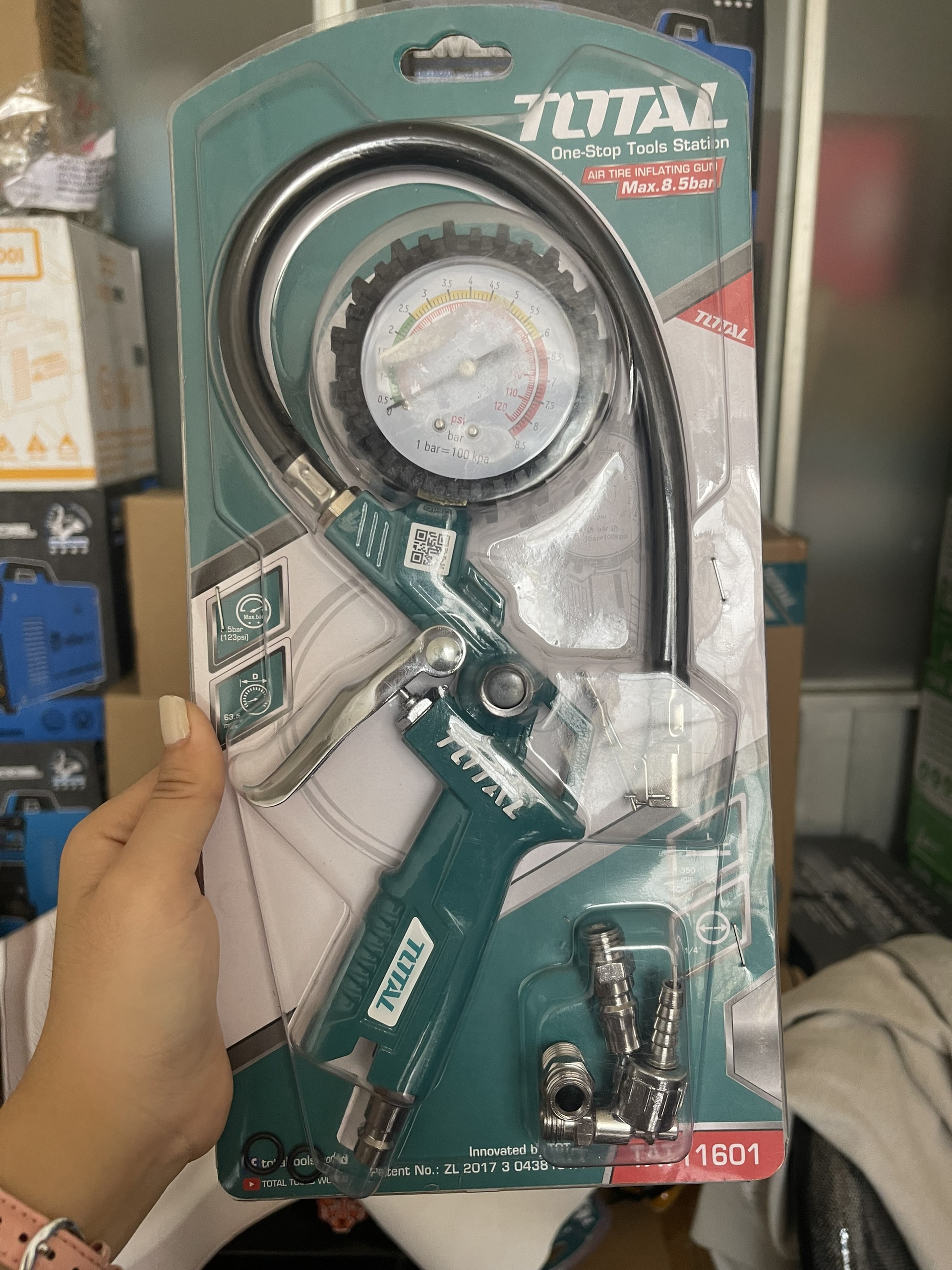 Súng bơm lốp xe ô tô khí total tat11601
