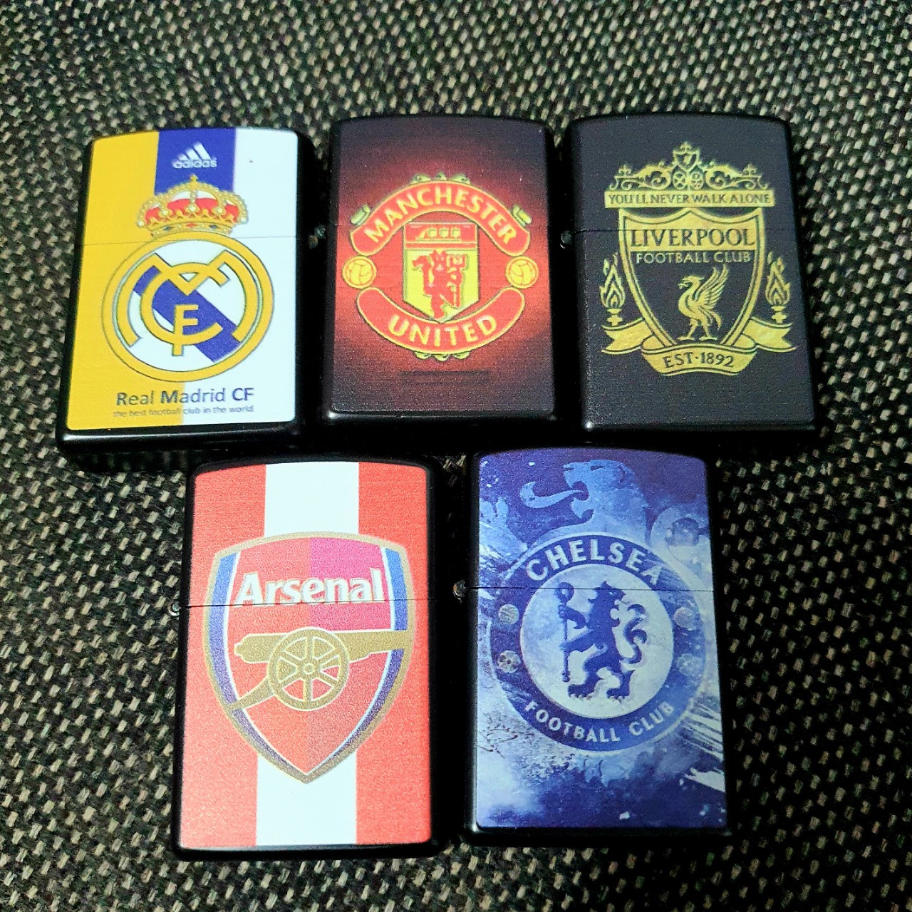Bật lửa zippo sơn tĩnh điện đội bóng hộp quẹt xăng đá độc lạ