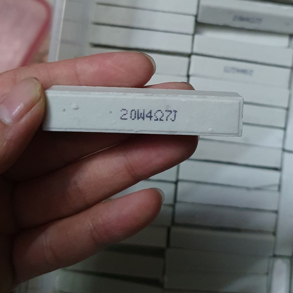 Trở sứ 4,7 ôm 20w giá bán 5 con