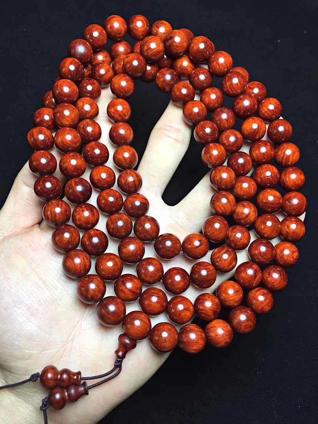 Vòng Tay Chuỗi 108 Hạt , Vòng tay phong thủy nữ gỗ đàn hương đỏ đem lại may mắn , tài lộc , bình an