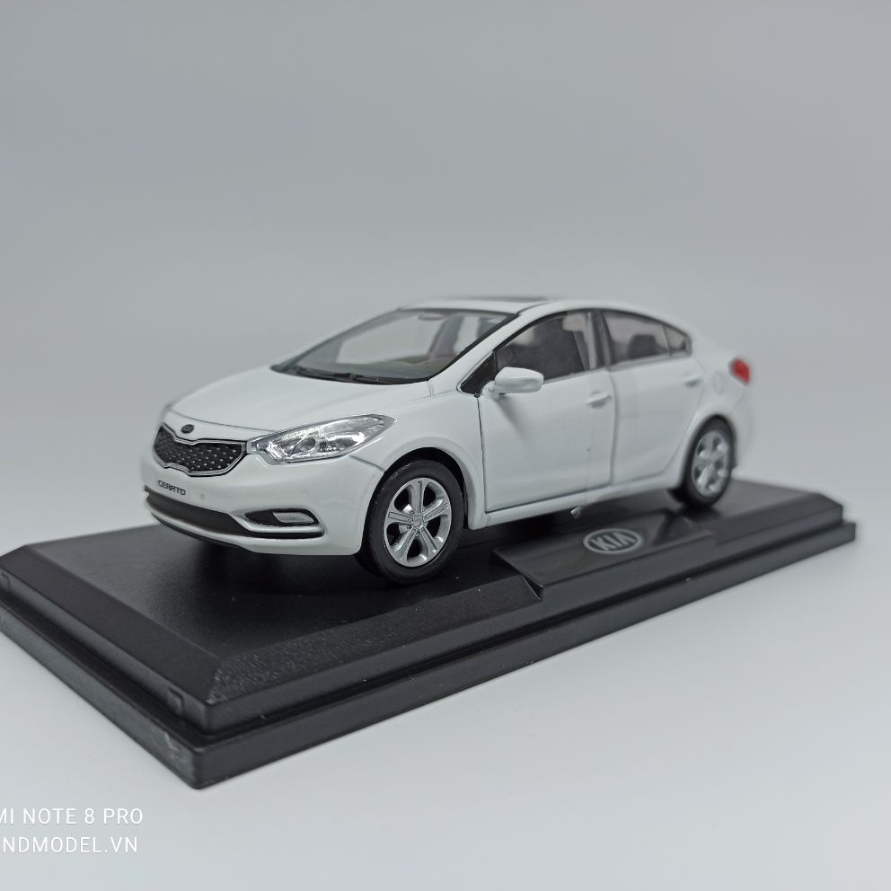 Mô hình Kia Cerato tỷ lệ 1/38