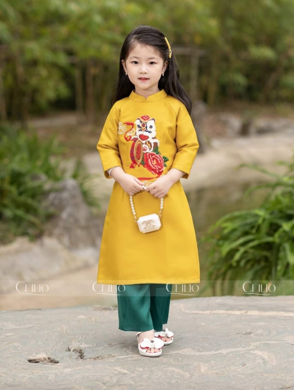 Áo dài cách tân bé gái Kỳ Lân thêu hình dễ thương - HN15