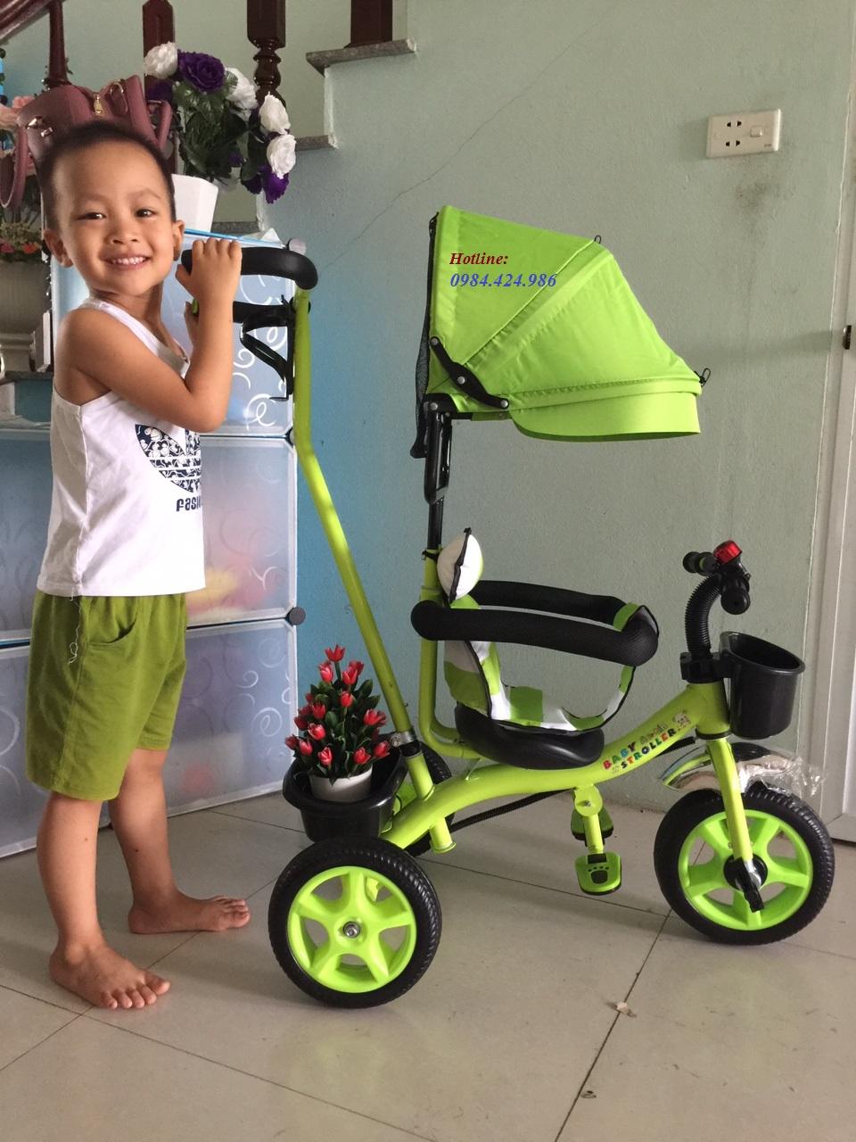 Xe đẩy bánh có mái che