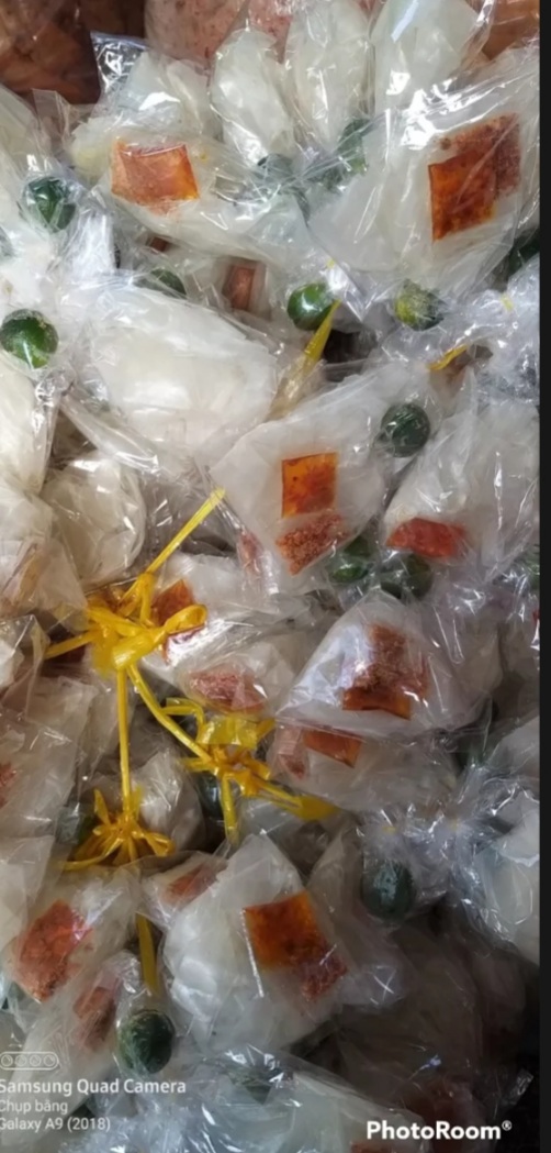 Bánh tráng rìa vò phơi sương .