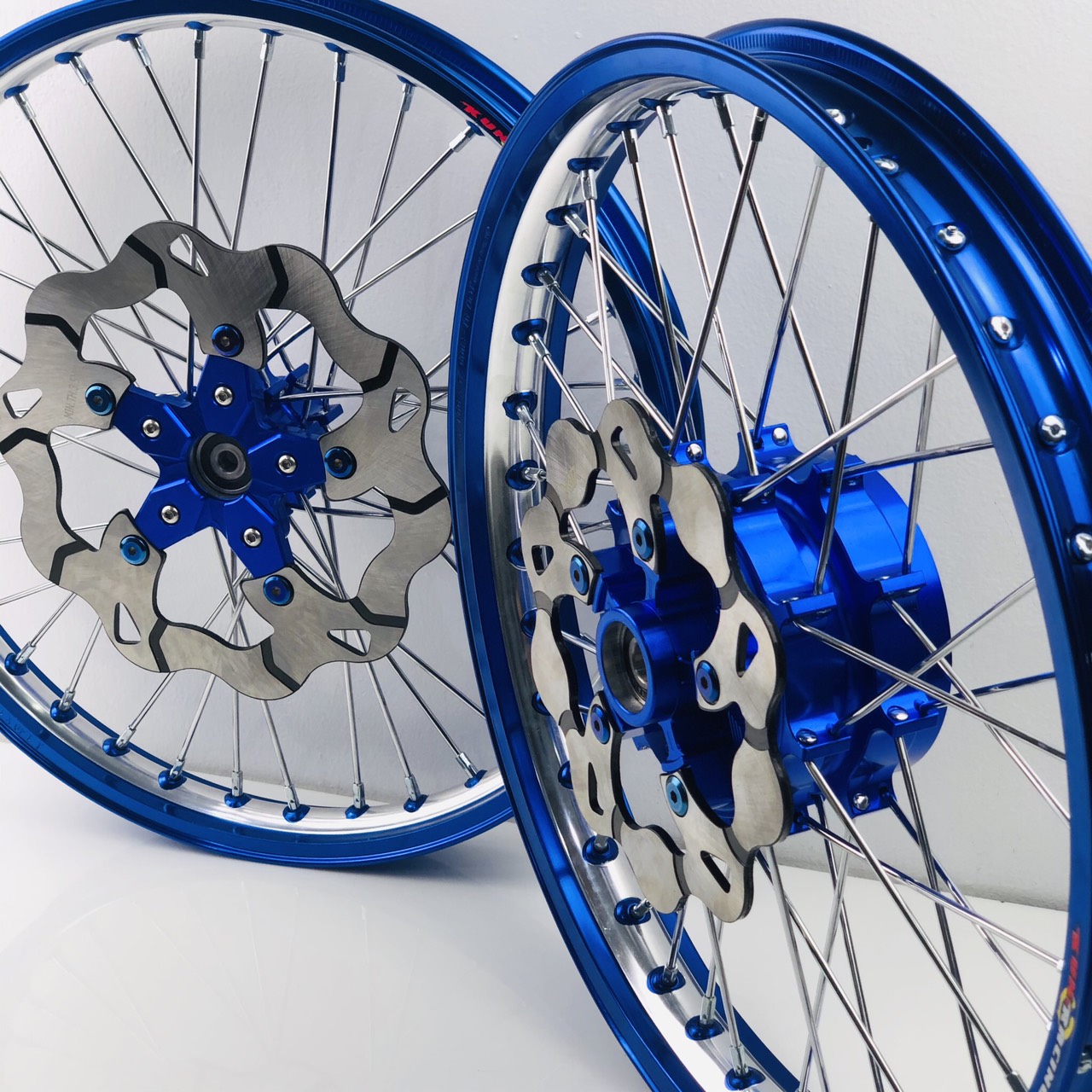 Bánh căm xe máy nhập khẩu full set lắp ráp sẵn gắn cho các dòng xe phổ thông hiện nay, có nhân viên gọi tư vấn và xác nhận dòng xe khi bạn mua hàng-bánh căm xe máy giá rẻ-bánh căm exciter giá rẻ-bánh căm đùm khế
