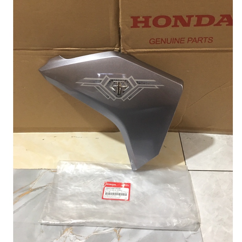 Cánh yếm bên trái - bửng yếm honda air blade 125 năm 2017 màu ghi bạc. 64600k66vf0zb