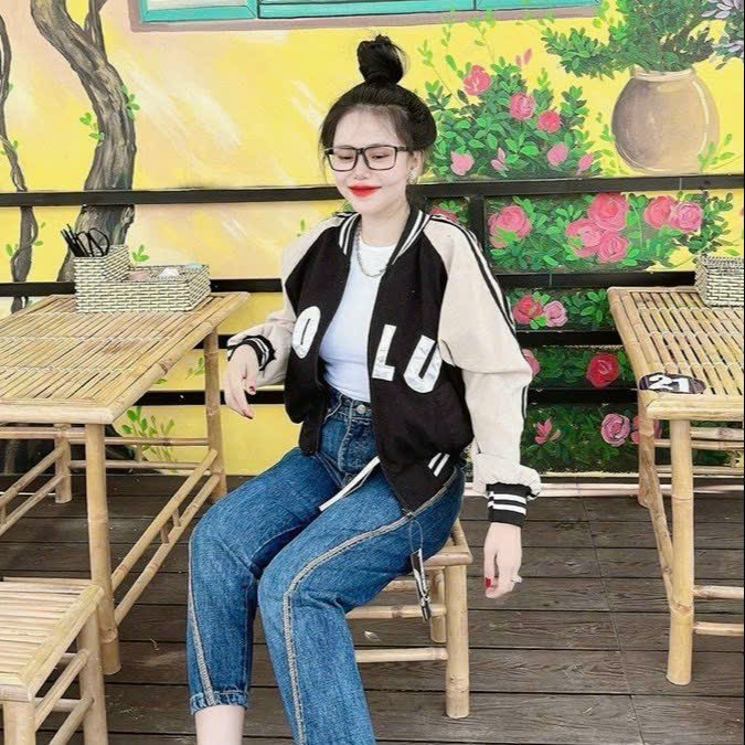 Áo Khoác Nhung Tăm Kiểu Croptop Chạy Sọc Viền Cánh Tay_Chất Nhung Tăm 2 Lớp Logo In Chữ To Nổi Bật_Hàng QC Bảo Đẹp_KP